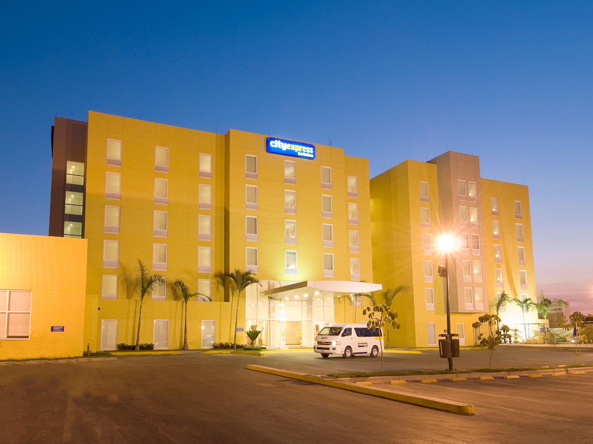 City Express By Marriott Lazaro Cardenas Exterior foto