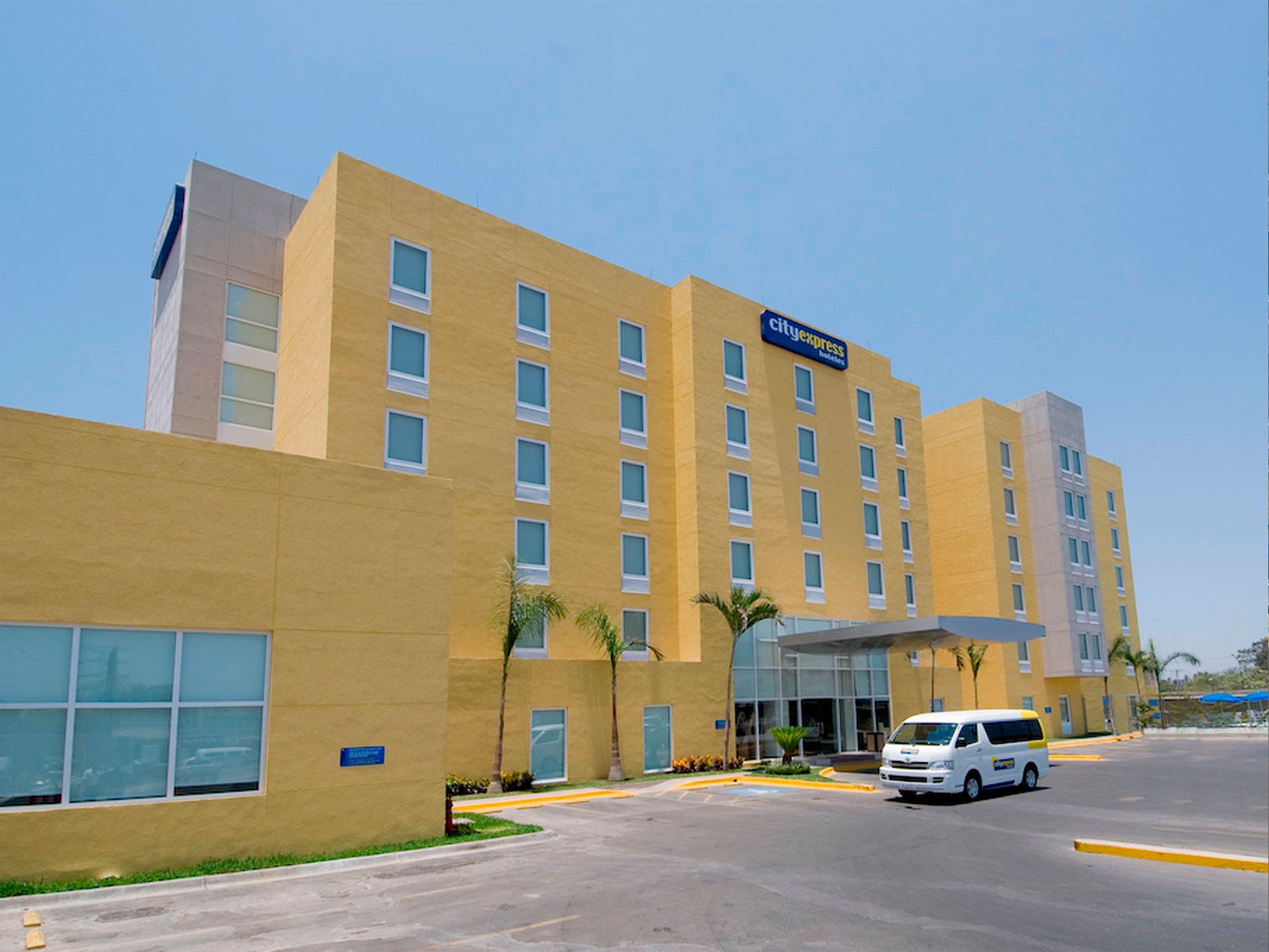 City Express By Marriott Lazaro Cardenas Exterior foto