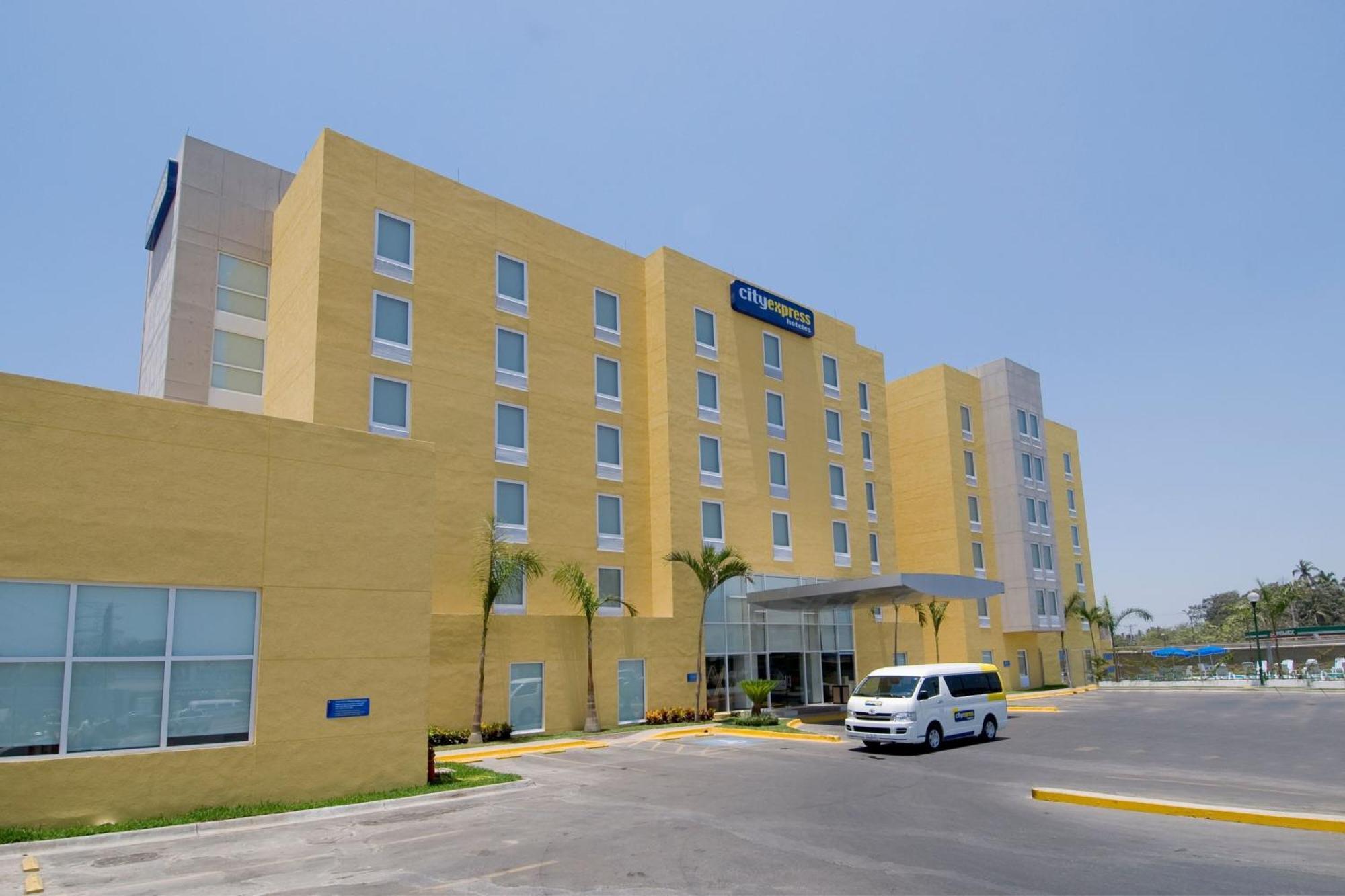 City Express By Marriott Lazaro Cardenas Exterior foto